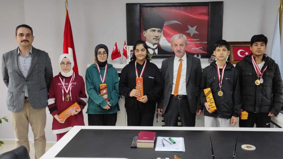Türkiye Akıl ve Zeka Oyunları İl Turnuvasında Dereceye Giren Öğrencilerimiz Ödüllendirildi.